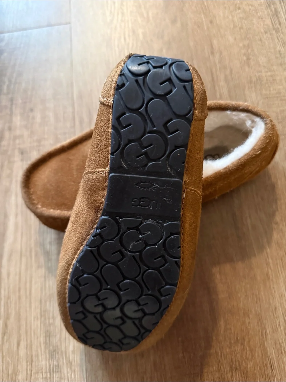 UGG Ansley Slip On Moccasin Slippers in chestnut size 13